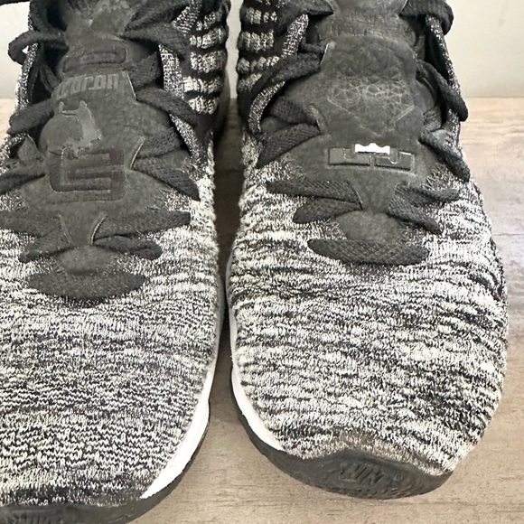 Nike Lebron 17 XVII In The Arena Black White Sneakers BQ3177-002 Men's Size 10.5 - Picture 6 of 8